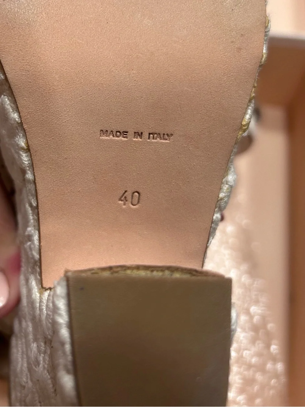 Nina Ricci NR18119 Ivory Floral Embroidered Platform Wedge Sandals Size 40 US 10